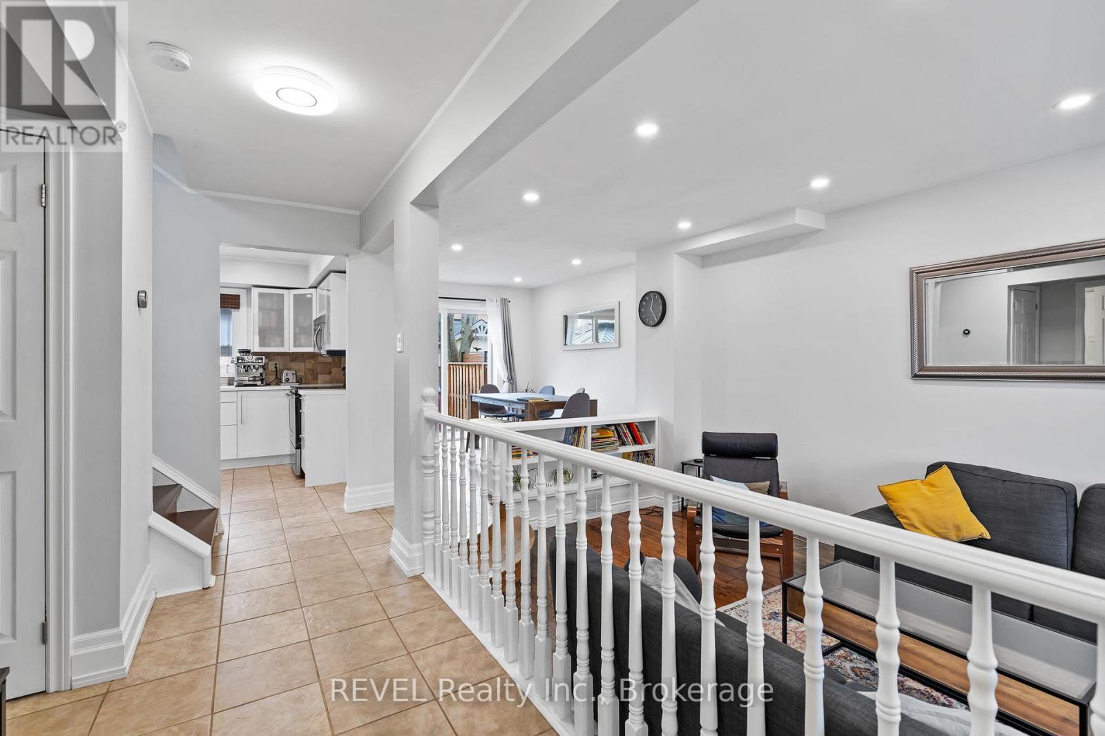 57 Tomahawk Drive, Grimsby, Ontario  L3M 5G5 - Photo 5 - X12902276