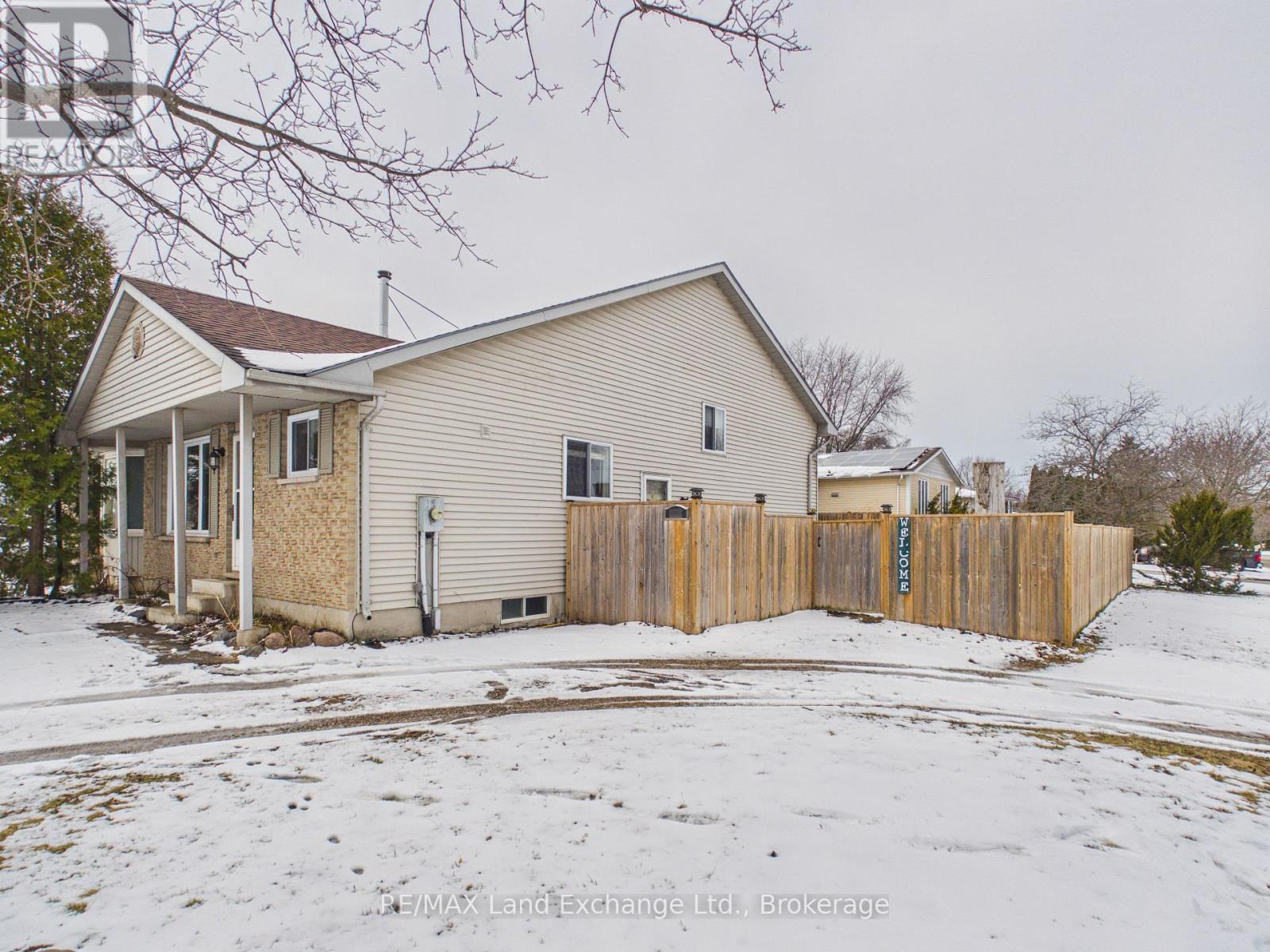 655 Hunter Street, Kincardine, Ontario  N2Z 1S2 - Photo 2 - X12902306