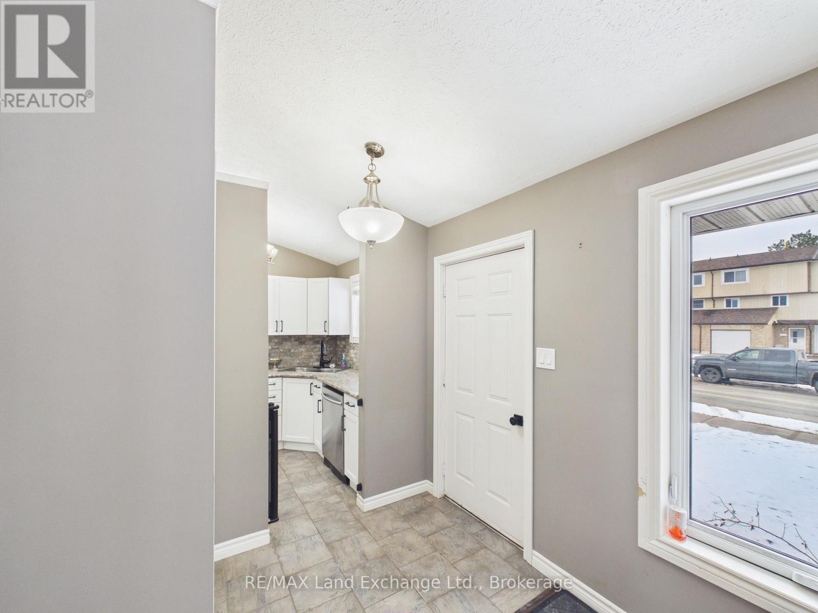 655 Hunter Street, Kincardine, Ontario  N2Z 1S2 - Photo 6 - X12902306