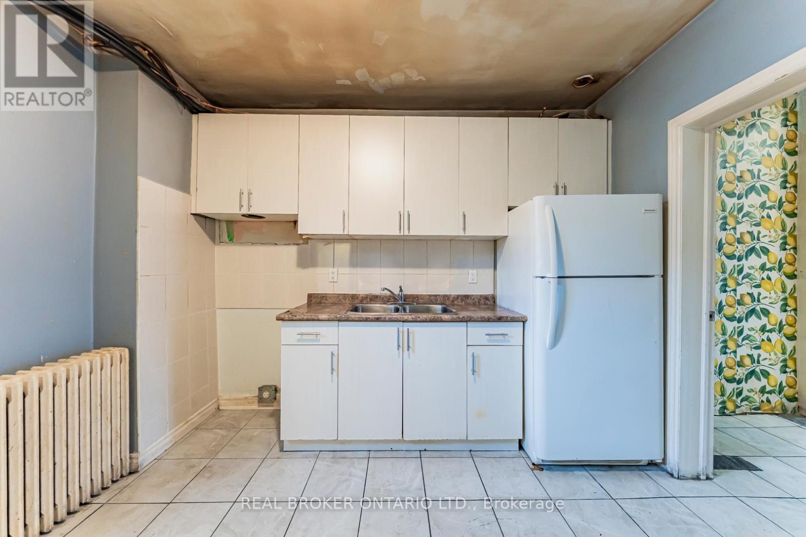 3212 Danforth Avenue, Toronto, Ontario  M1L 1C1 - Photo 8 - E12902240