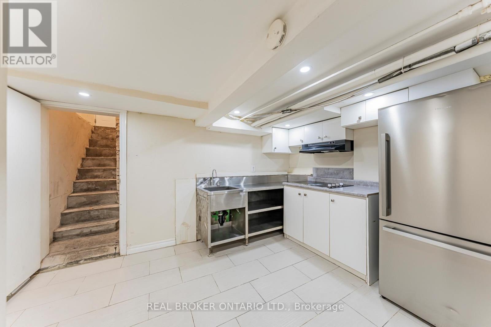 3212 Danforth Avenue, Toronto (Oakridge), Ontario  M1L 1C1 - Photo 10 - E12902250