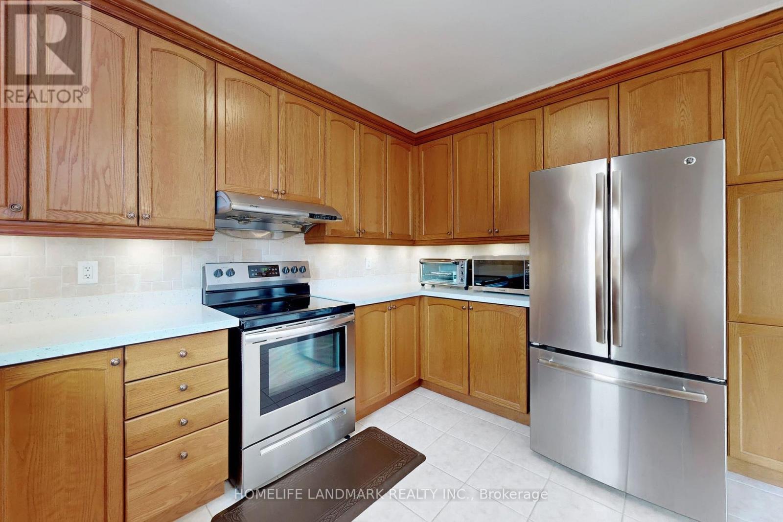 8 Grovewood Street, Richmond Hill, Ontario  L4E 4X1 - Photo 17 - N12902302