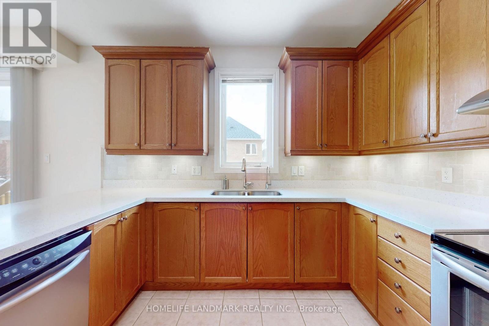 8 Grovewood Street, Richmond Hill, Ontario  L4E 4X1 - Photo 19 - N12902302