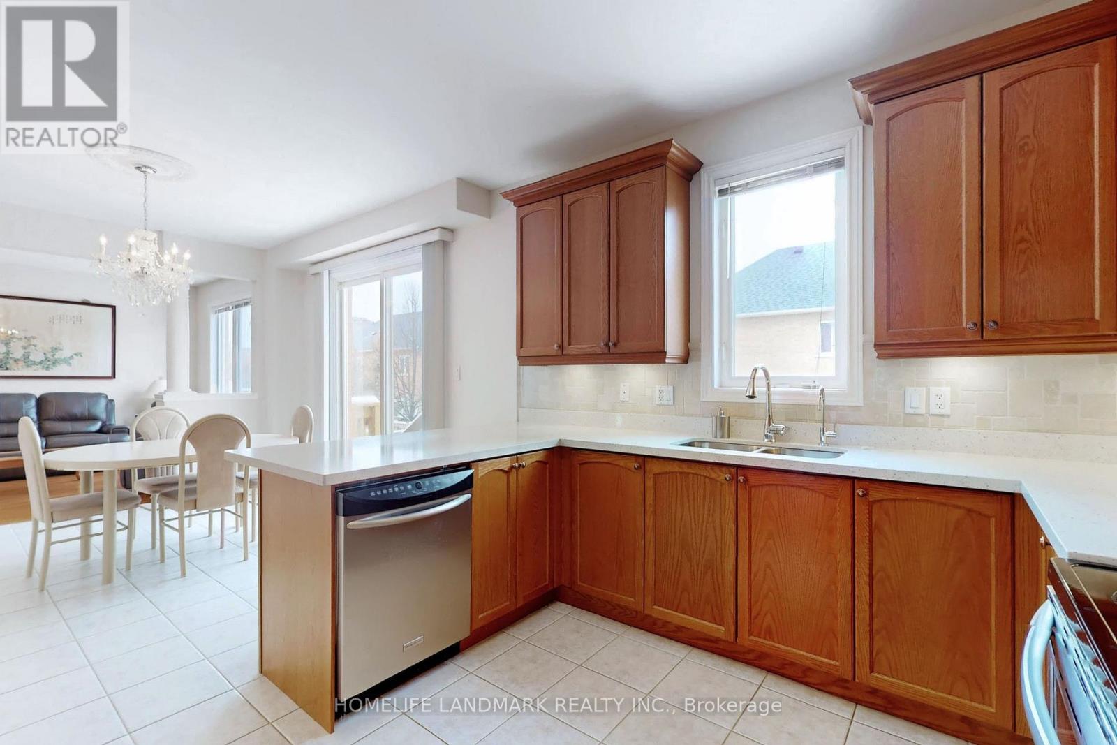 8 Grovewood Street, Richmond Hill, Ontario  L4E 4X1 - Photo 20 - N12902302