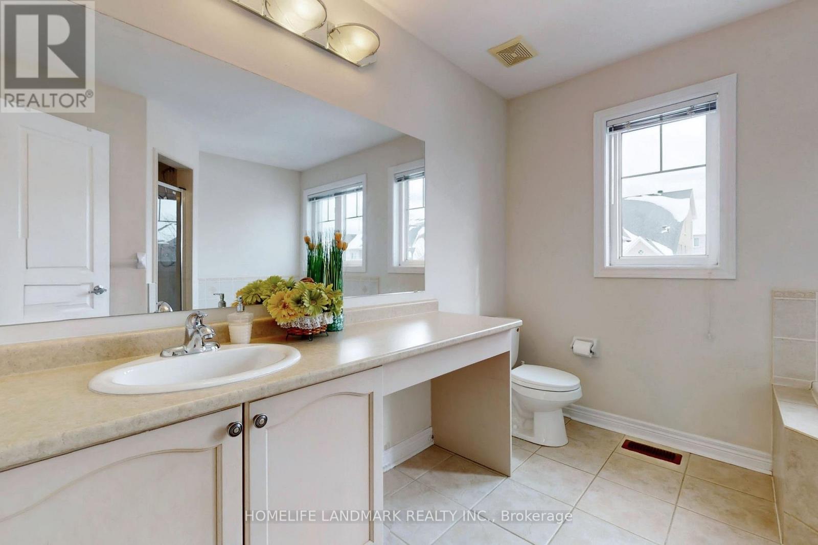 8 Grovewood Street, Richmond Hill, Ontario  L4E 4X1 - Photo 31 - N12902302