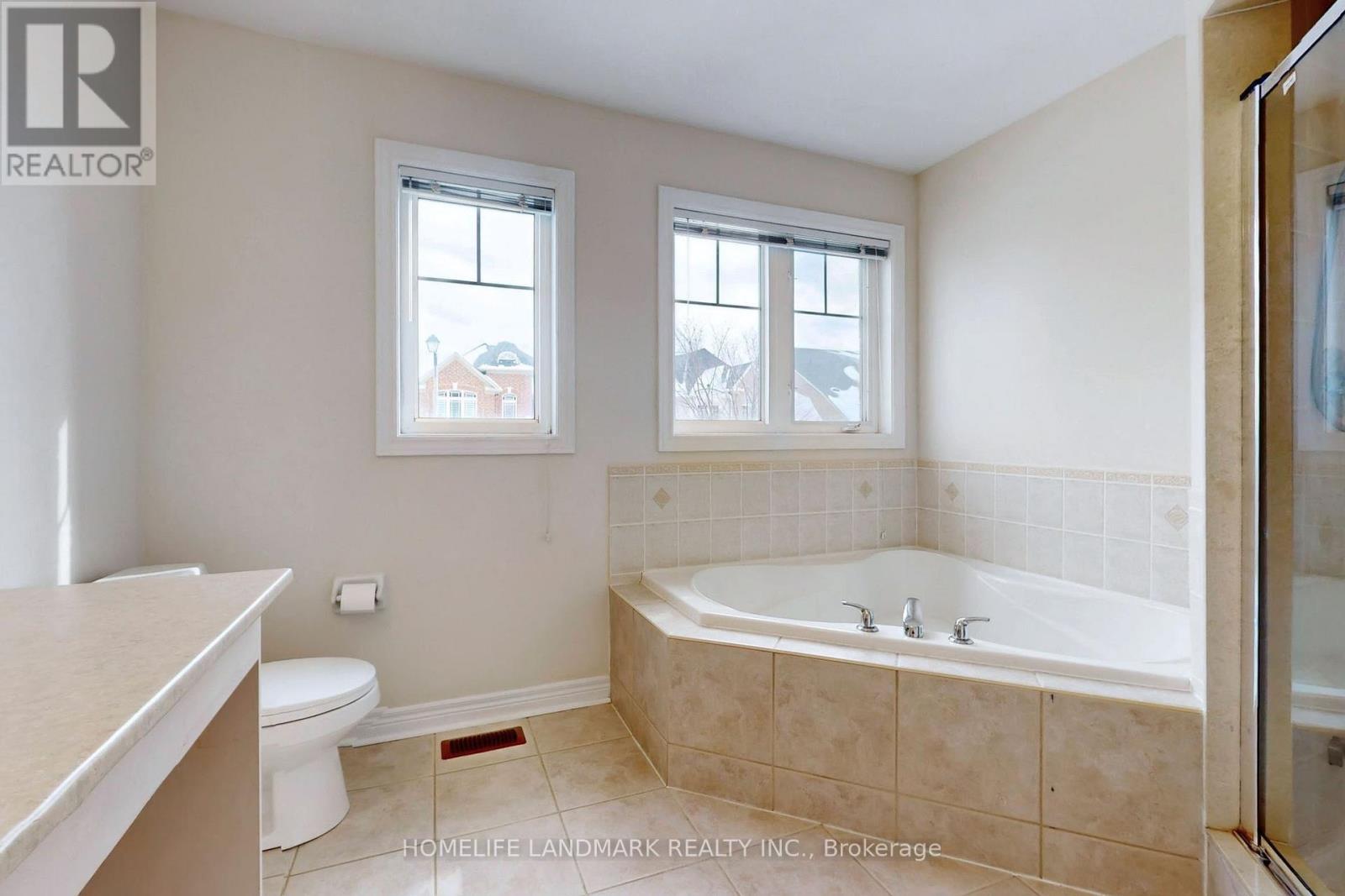 8 Grovewood Street, Richmond Hill, Ontario  L4E 4X1 - Photo 32 - N12902302