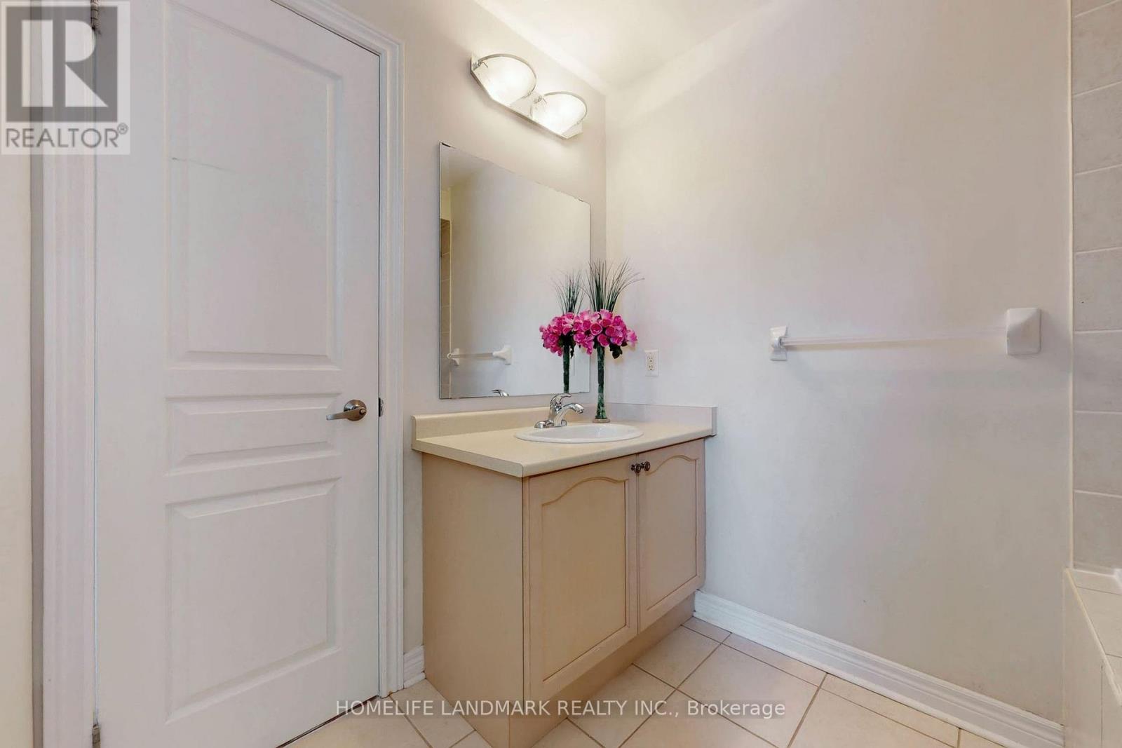 8 Grovewood Street, Richmond Hill, Ontario  L4E 4X1 - Photo 39 - N12902302