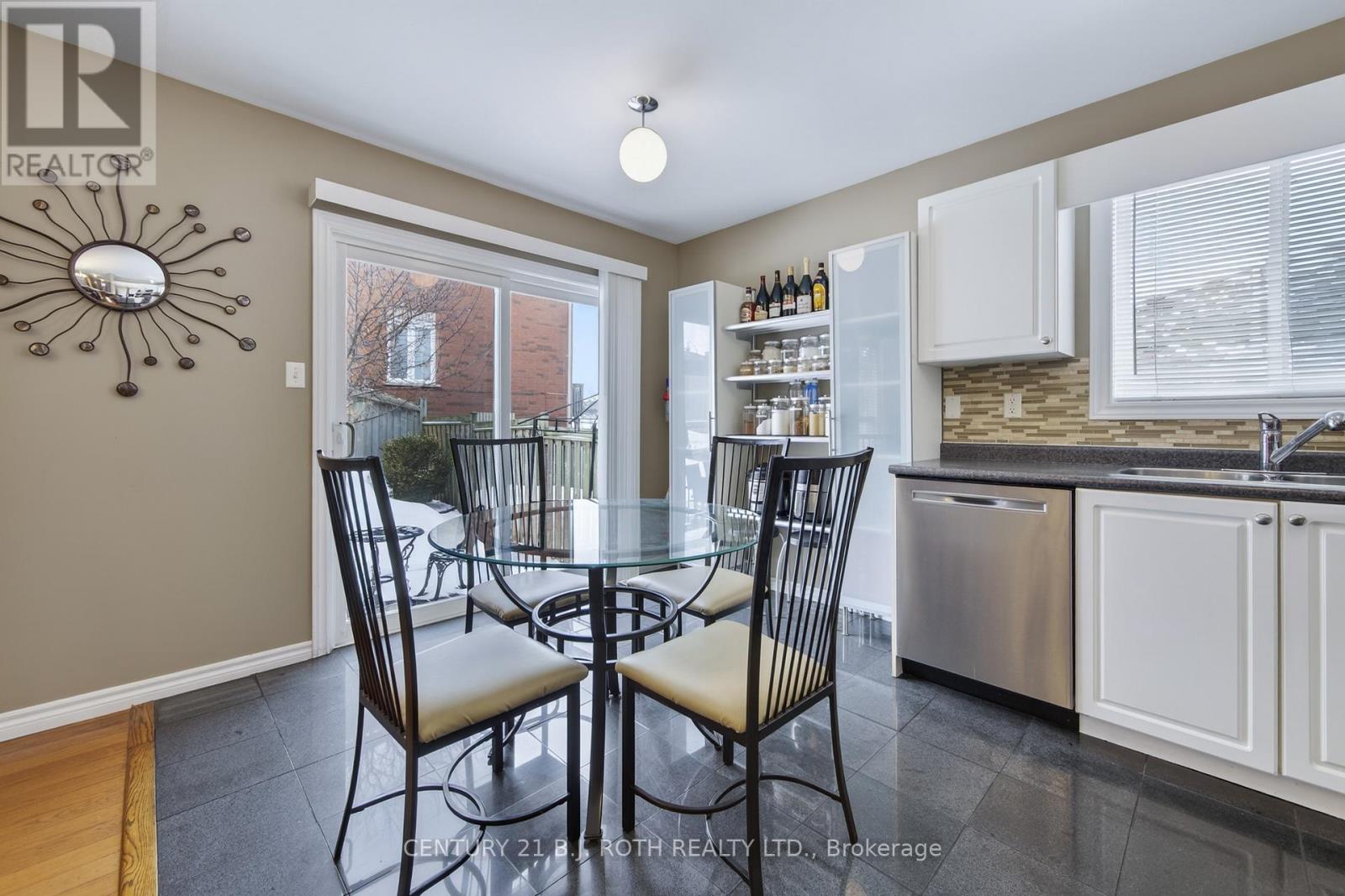 115 Lion's Gate Boulevard, Barrie (Little Lake), Ontario  L4M 7E5 - Photo 6 - S12902258