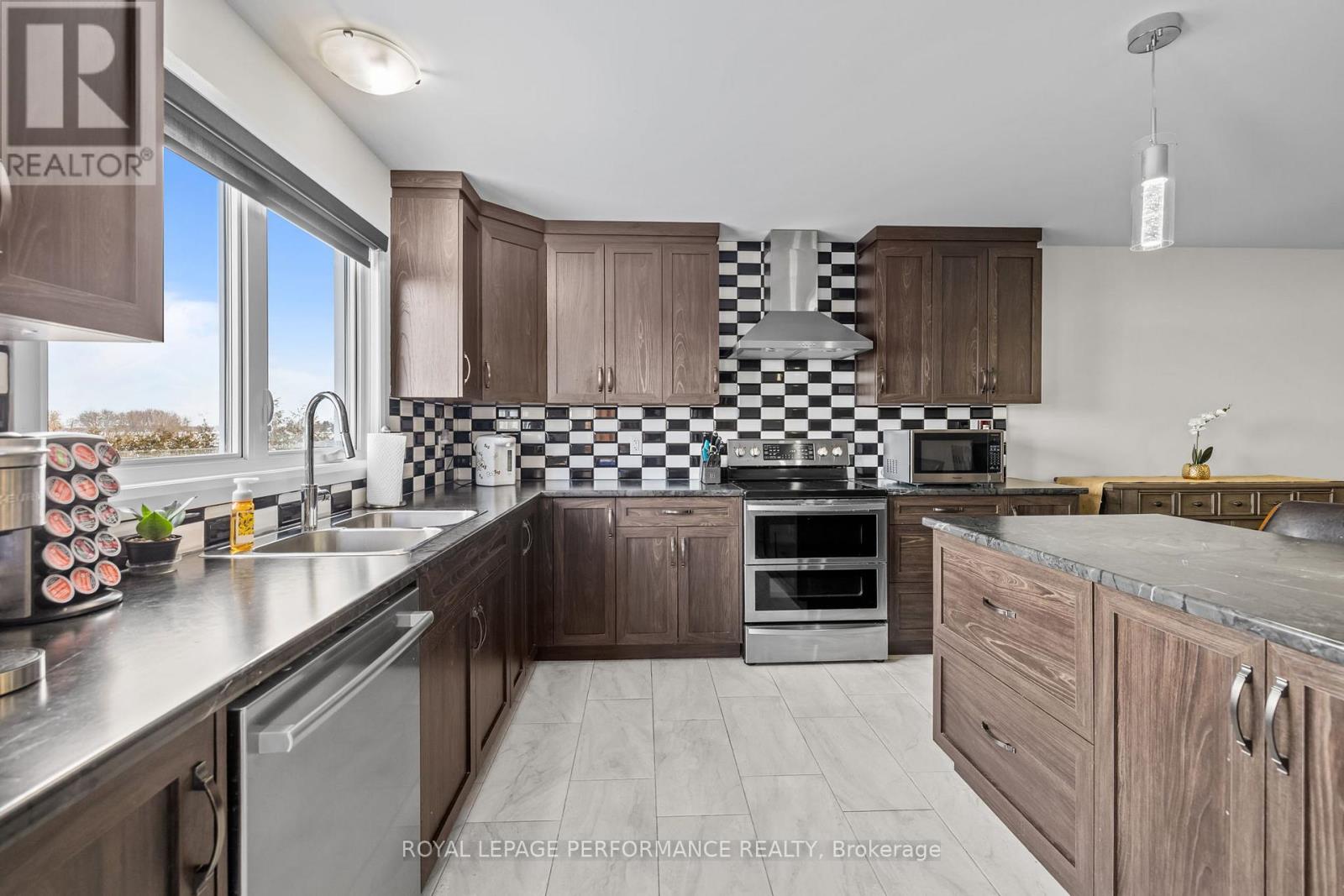 336 Moisson Street, Russell, Ontario  K0A 1W0 - Photo 11 - X12797392