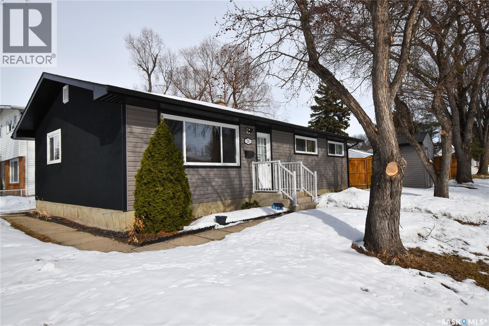25 McLellan AVENUE, Saskatoon, Saskatchewan