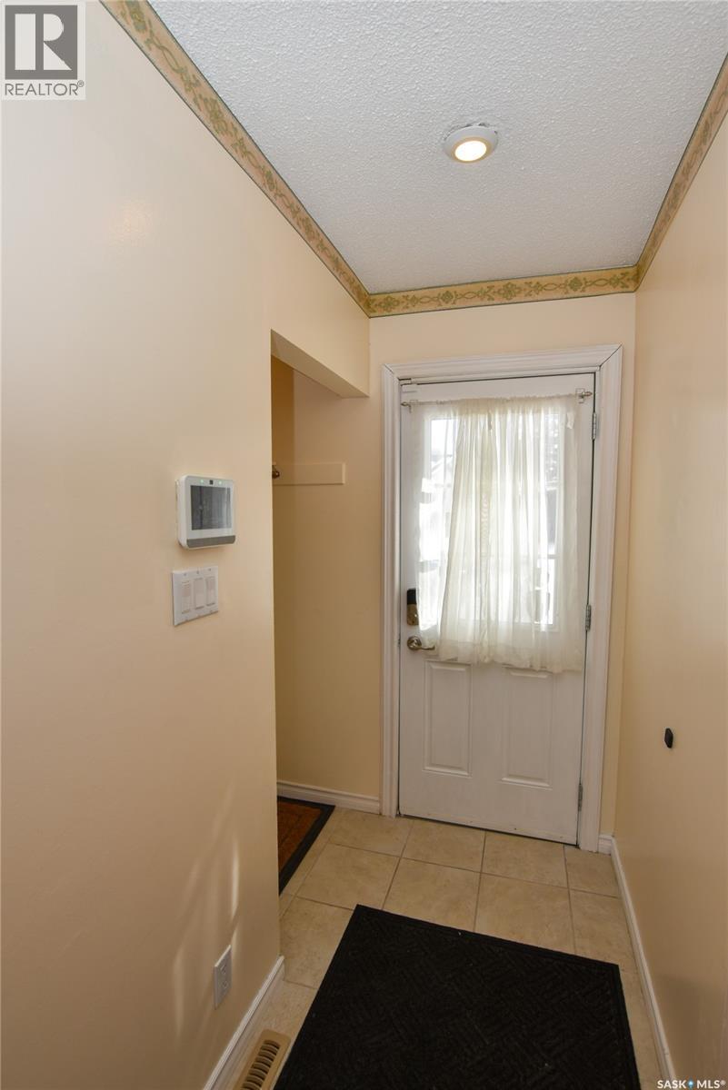 25 Mclellan Avenue, Saskatoon, Saskatchewan  S7H 3K7 - Photo 2 - SK030916