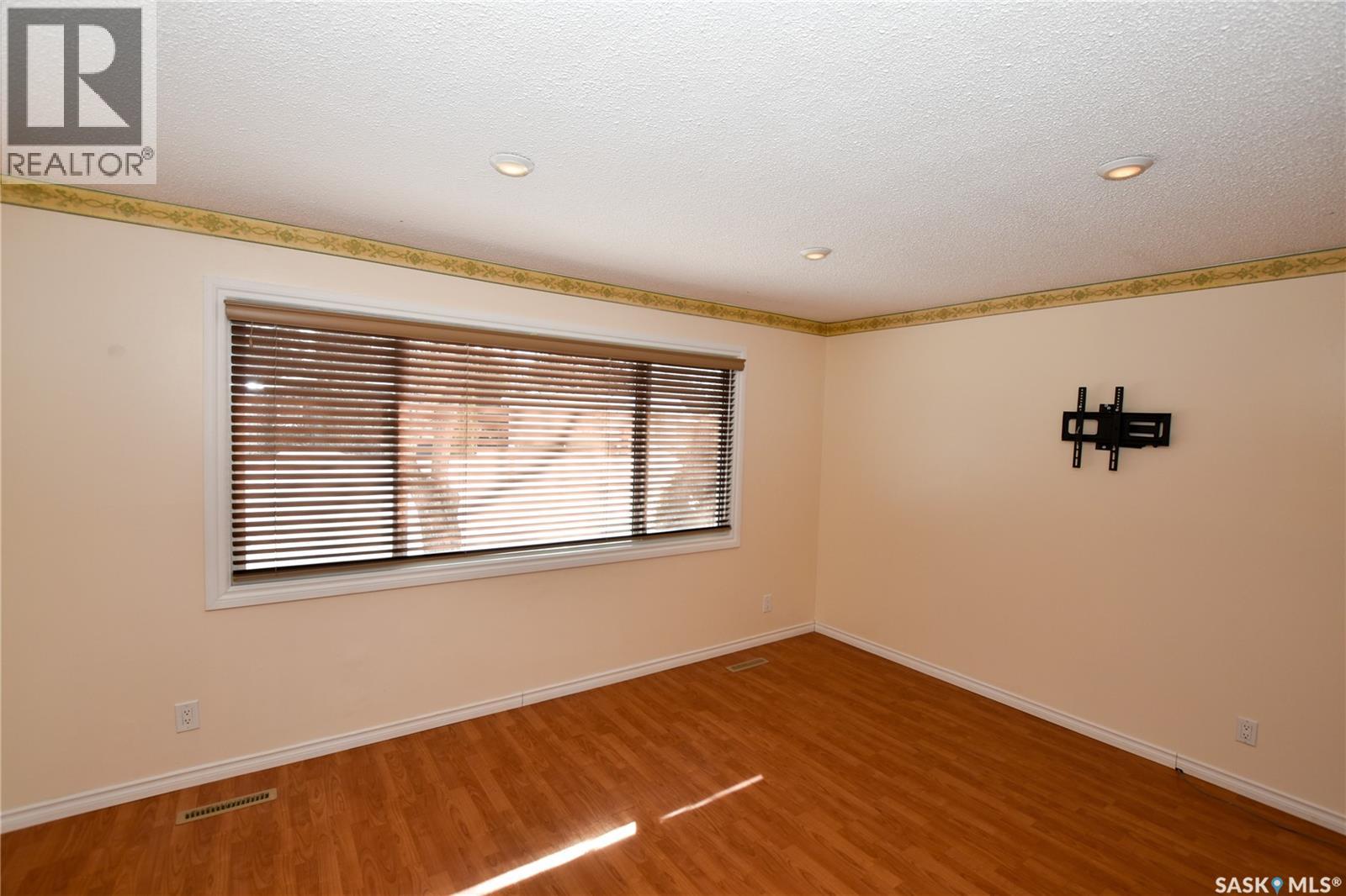 25 Mclellan Avenue, Saskatoon, Saskatchewan  S7H 3K7 - Photo 3 - SK030916