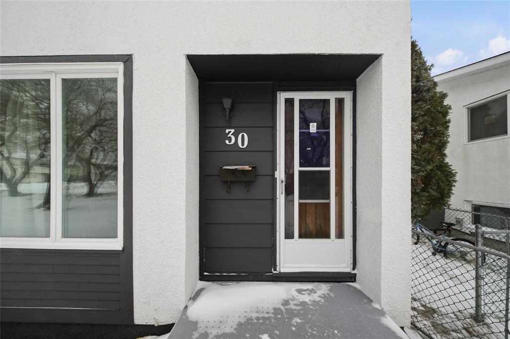 30 Drake Boulevard, Winnipeg, Manitoba  R2J 1J4 - Photo 2 - 202605107
