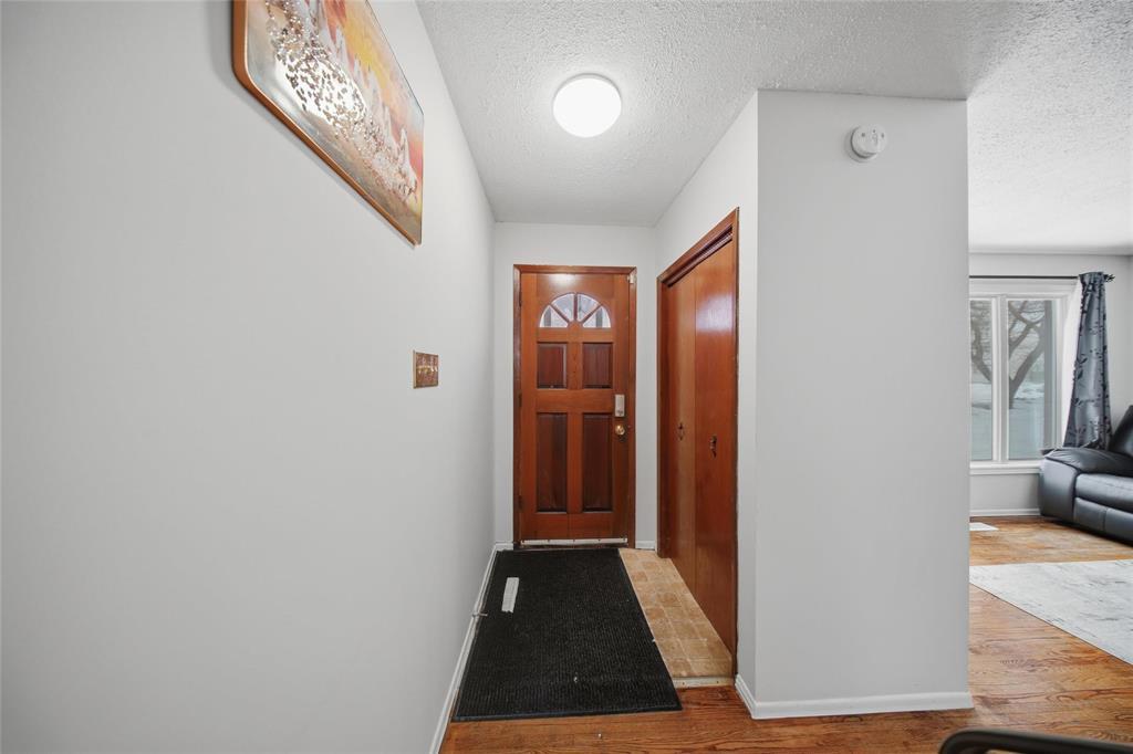 30 Drake Boulevard, Winnipeg, Manitoba  R2J 1J4 - Photo 3 - 202605107