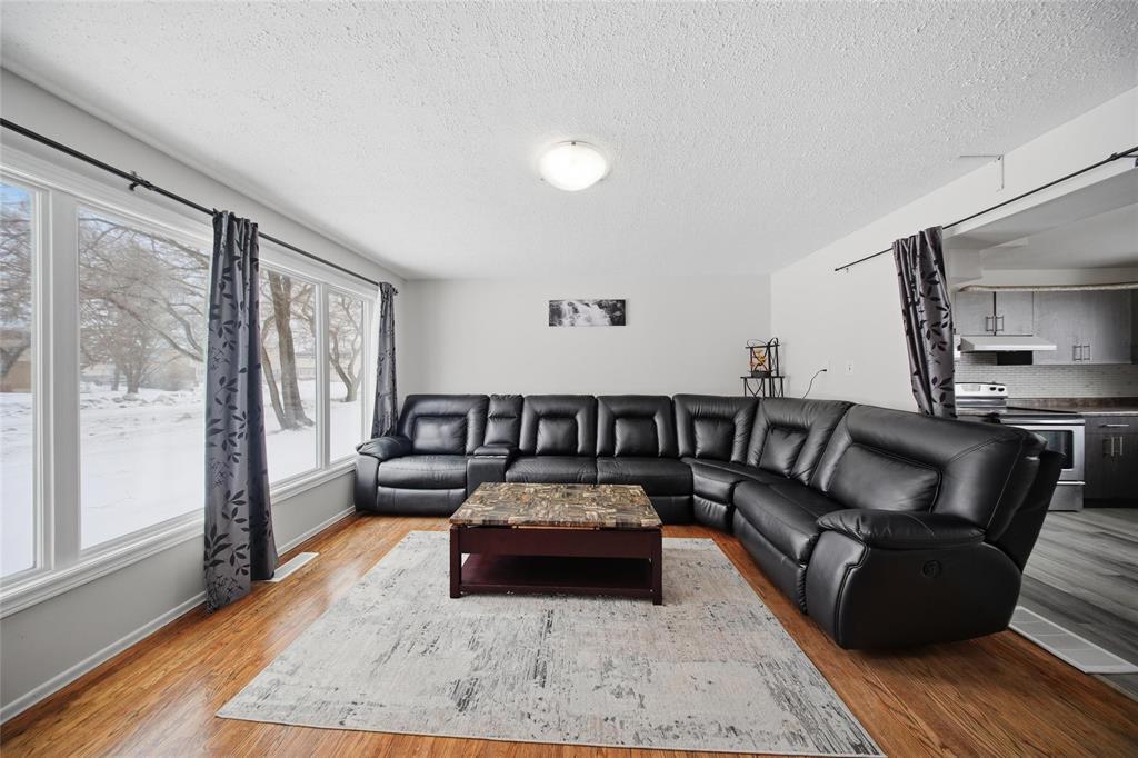 30 Drake Boulevard, Winnipeg, Manitoba  R2J 1J4 - Photo 5 - 202605107