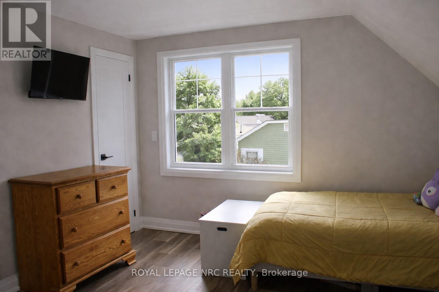 19 Cambridge Road E, Fort Erie, Ontario  L0S 1B0 - Photo 14 - X12902318