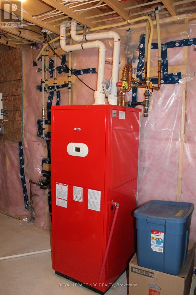 19 Cambridge Road E, Fort Erie, Ontario  L0S 1B0 - Photo 18 - X12902318