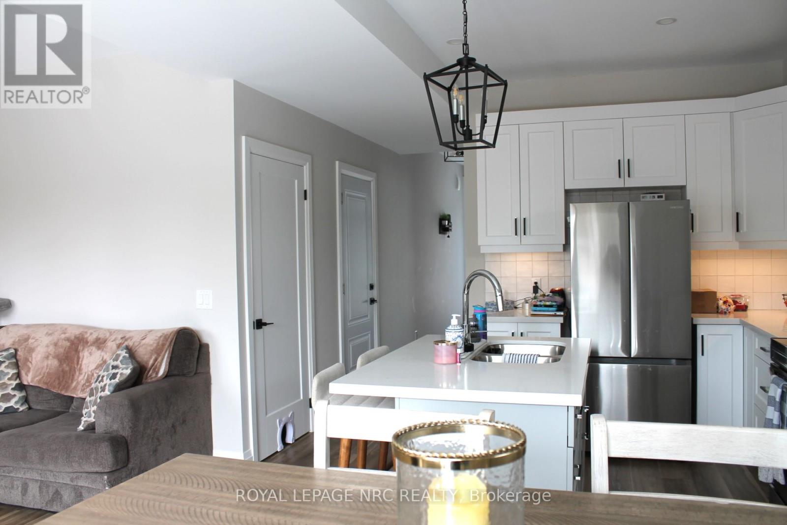 19 Cambridge Road E, Fort Erie, Ontario  L0S 1B0 - Photo 2 - X12902318