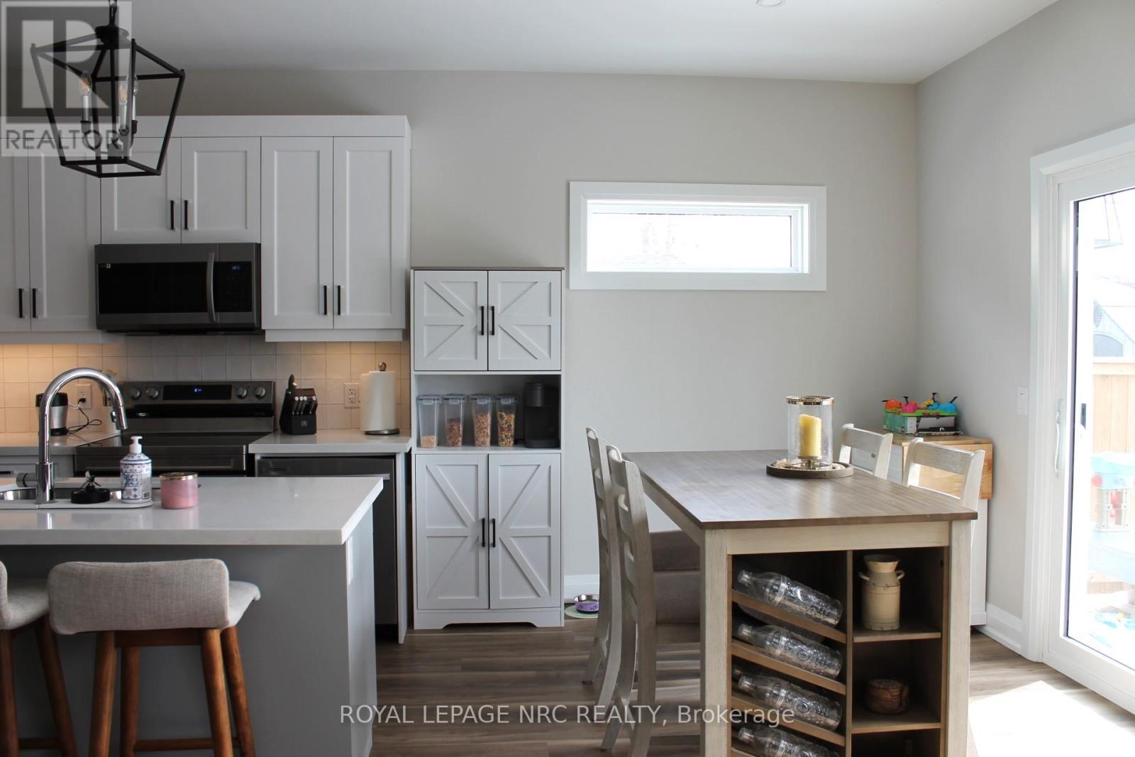 19 Cambridge Road E, Fort Erie, Ontario  L0S 1B0 - Photo 5 - X12902318