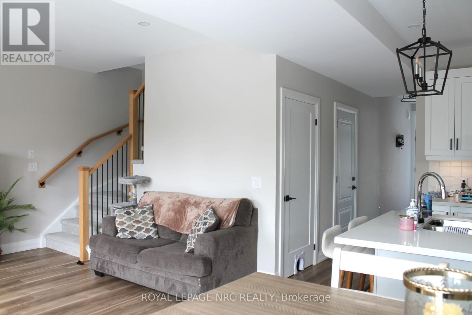 19 Cambridge Road E, Fort Erie, Ontario  L0S 1B0 - Photo 6 - X12902318