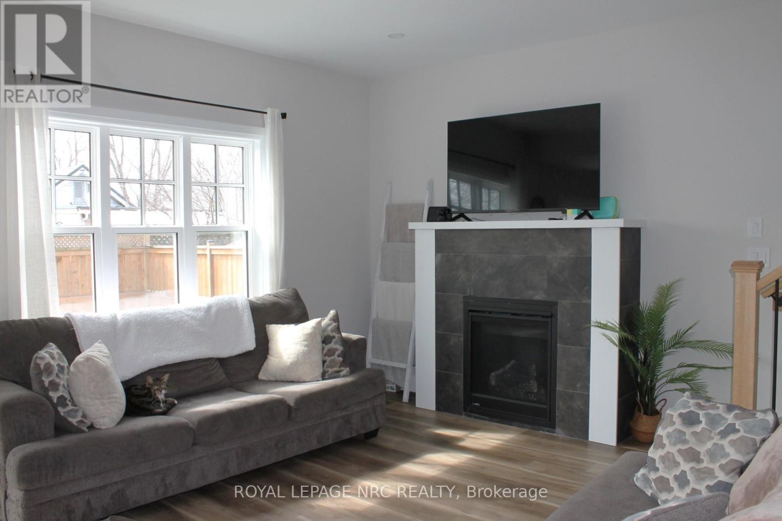 19 Cambridge Road E, Fort Erie, Ontario  L0S 1B0 - Photo 7 - X12902318