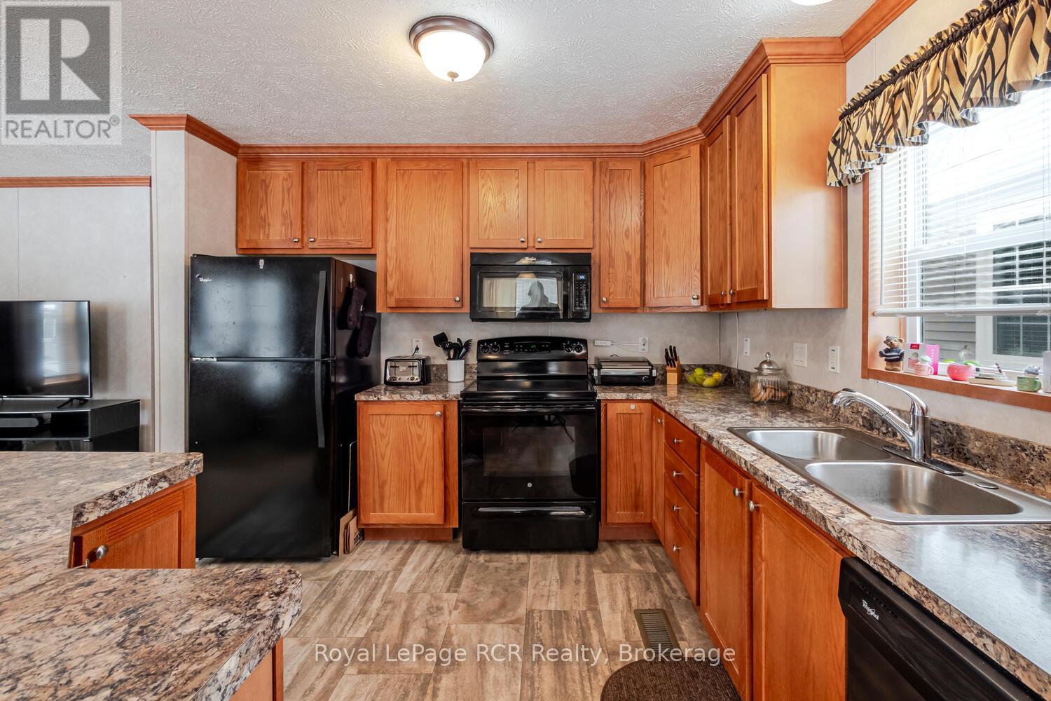 37 Sussex Square, Georgian Bluffs, Ontario  N4K 5N5 - Photo 10 - X12902324