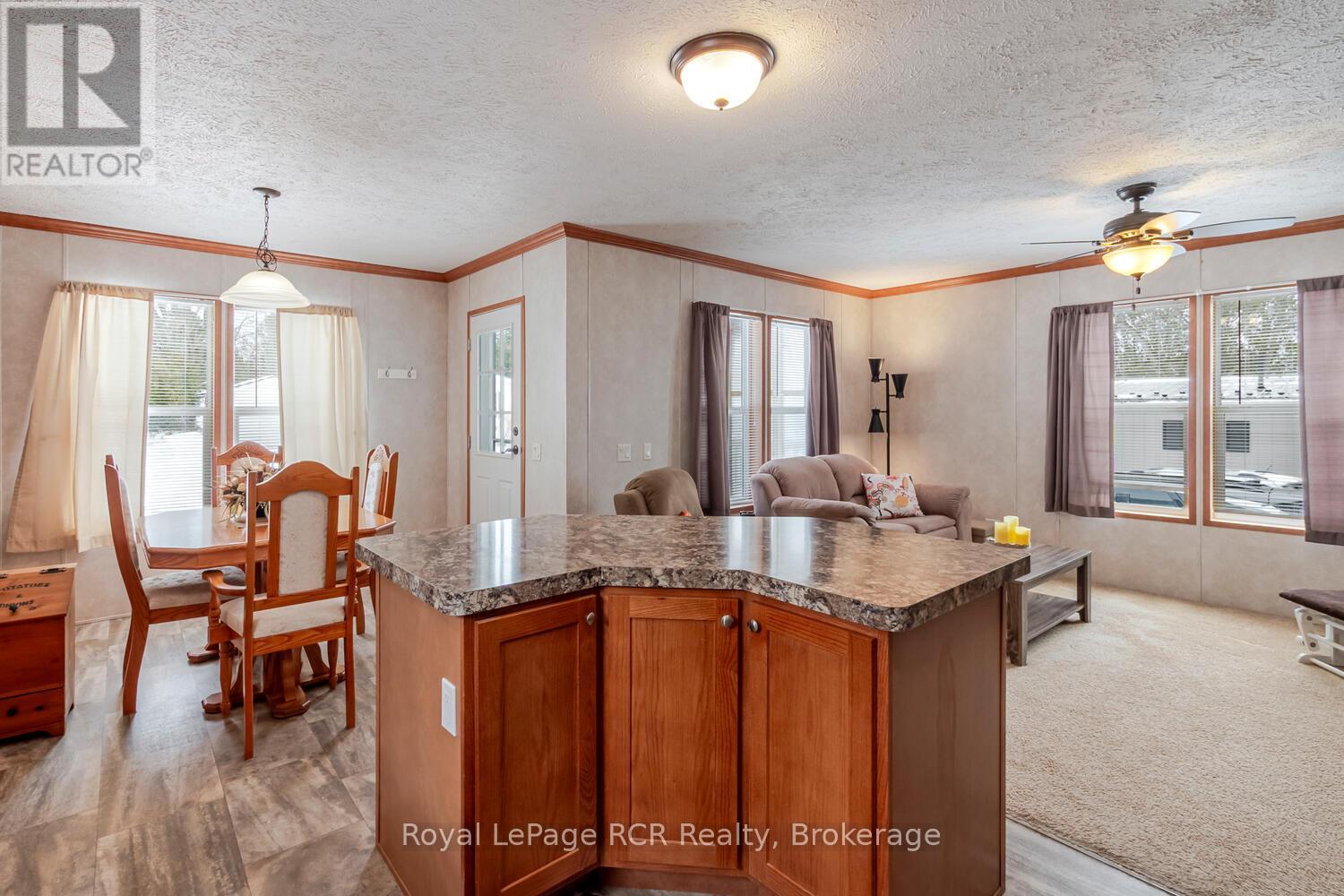 37 Sussex Square, Georgian Bluffs, Ontario  N4K 5N5 - Photo 11 - X12902324