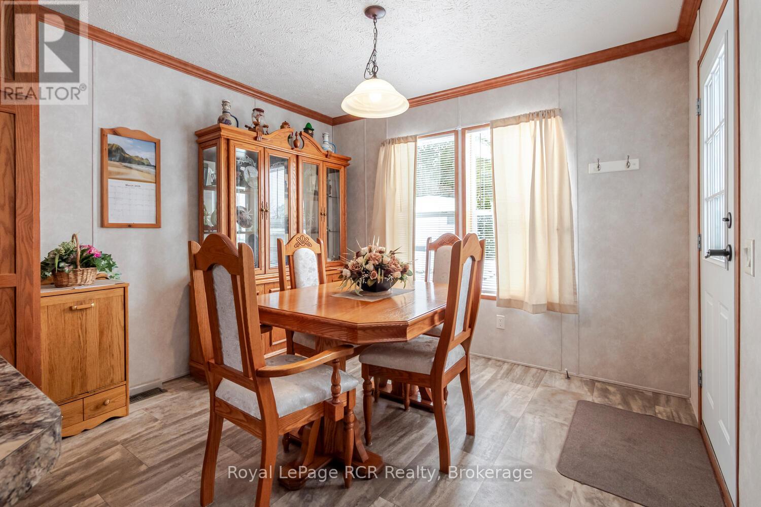 37 Sussex Square, Georgian Bluffs, Ontario  N4K 5N5 - Photo 14 - X12902324