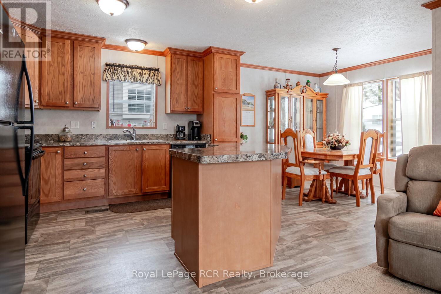 37 Sussex Square, Georgian Bluffs, Ontario  N4K 5N5 - Photo 16 - X12902324