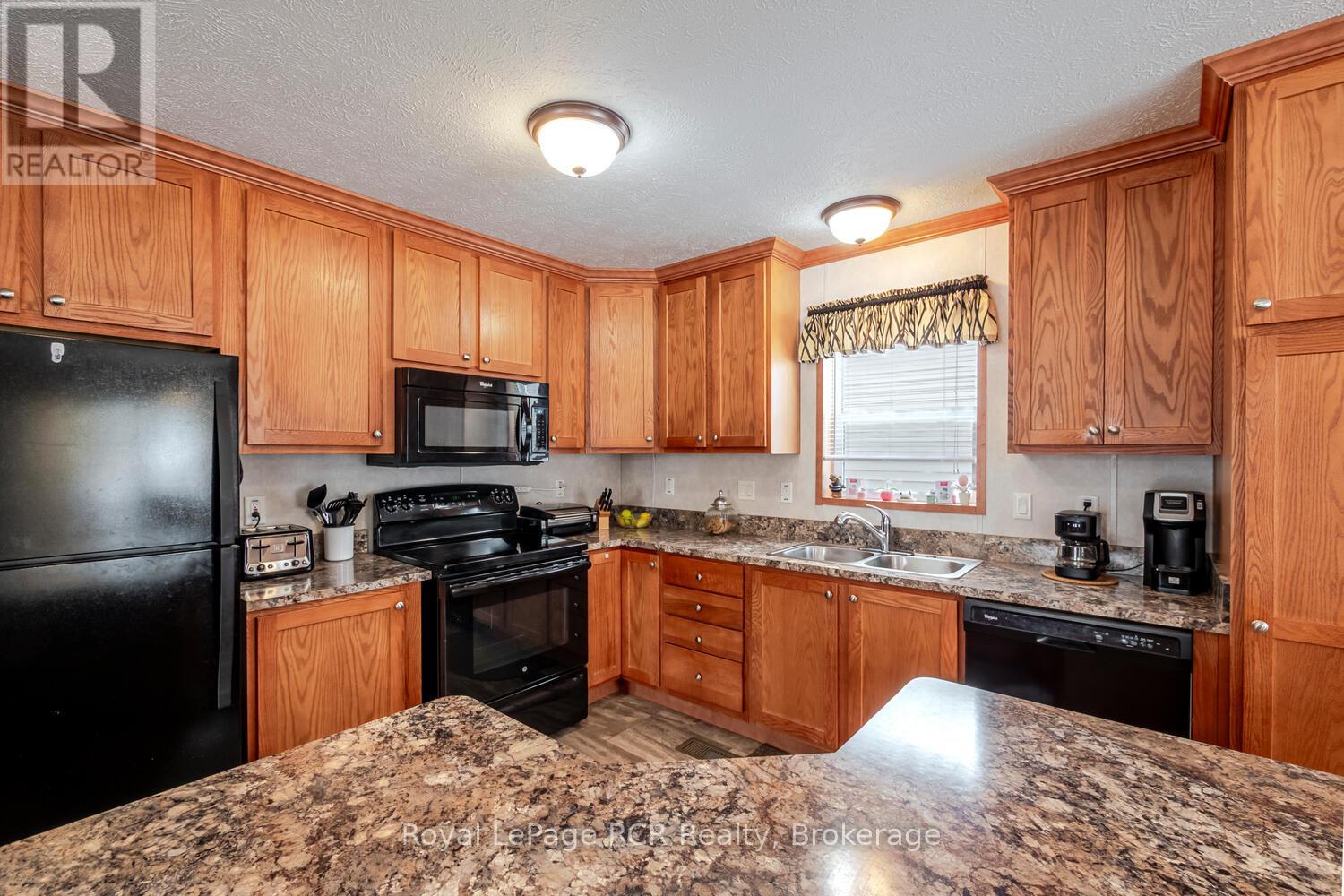 37 Sussex Square, Georgian Bluffs, Ontario  N4K 5N5 - Photo 19 - X12902324