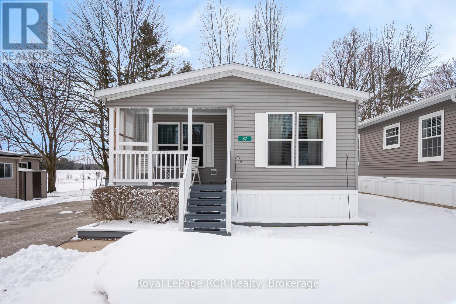 37 Sussex Square, Georgian Bluffs, Ontario  N4K 5N5 - Photo 2 - X12902324