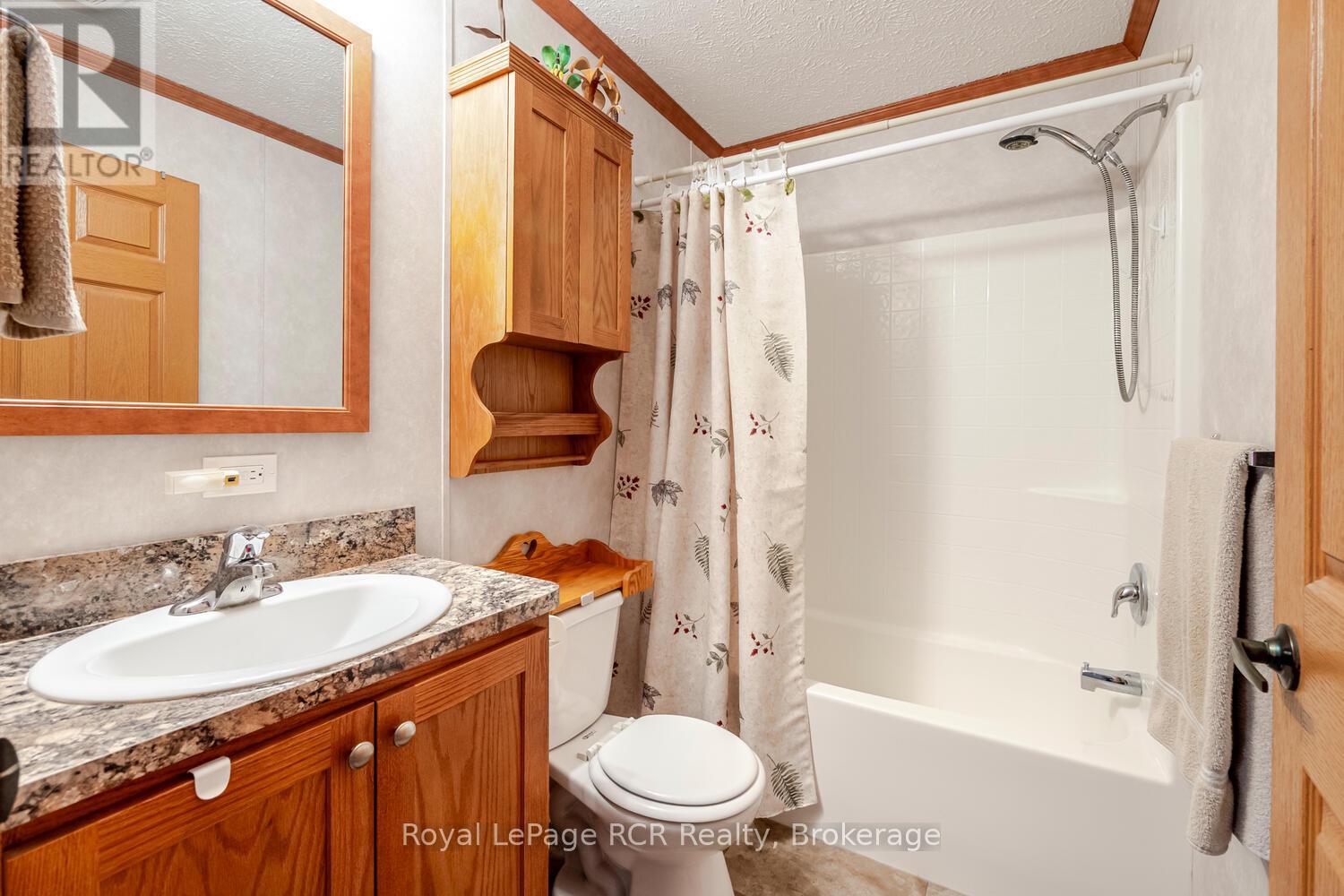 37 Sussex Square, Georgian Bluffs, Ontario  N4K 5N5 - Photo 21 - X12902324