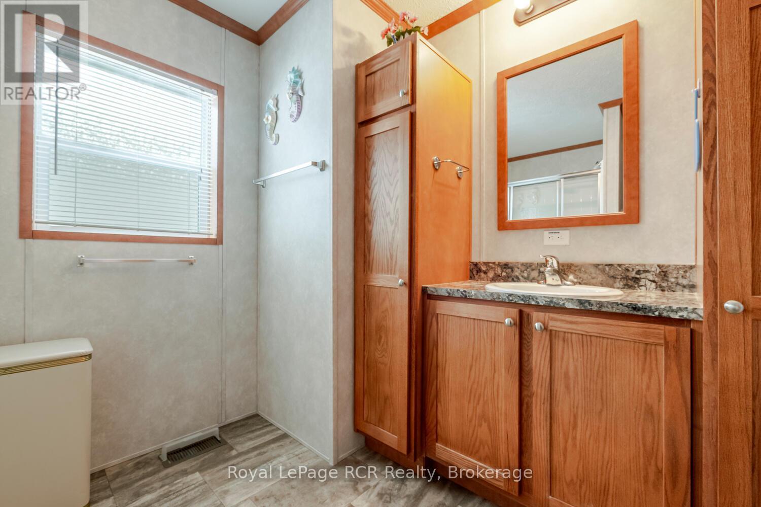 37 Sussex Square, Georgian Bluffs, Ontario  N4K 5N5 - Photo 25 - X12902324