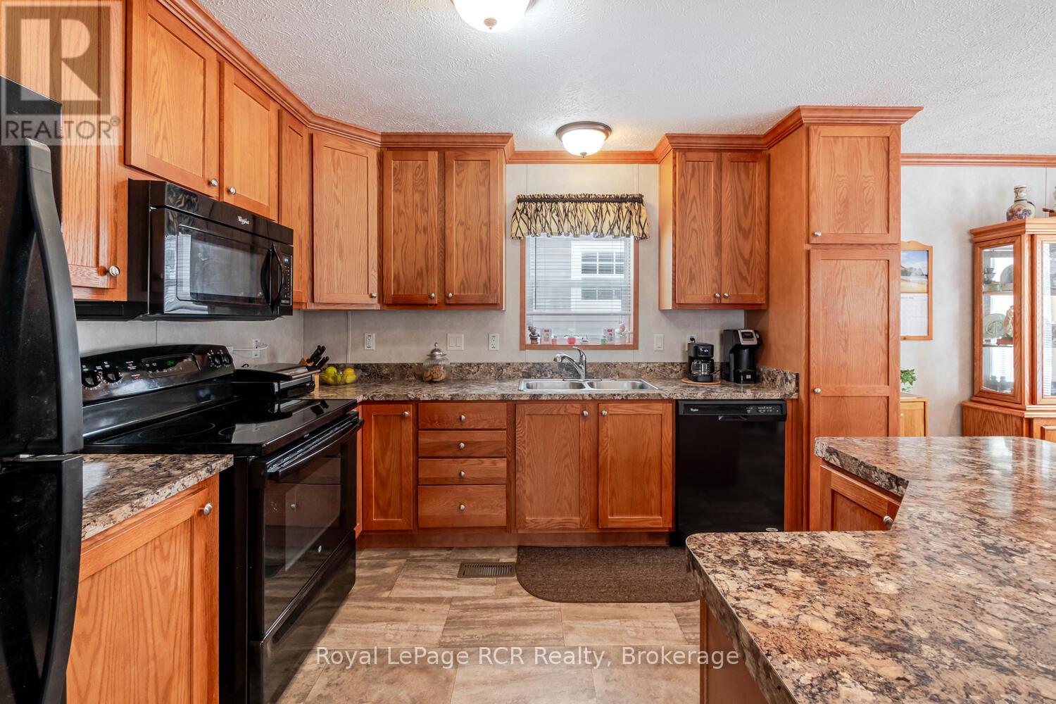 37 Sussex Square, Georgian Bluffs, Ontario  N4K 5N5 - Photo 6 - X12902324