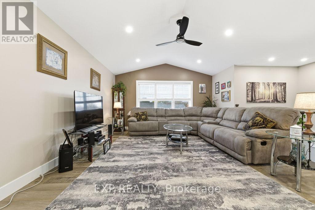 20 Riverdale Street, Whitewater Region, Ontario  K0J 2L0 - Photo 24 - X12902334