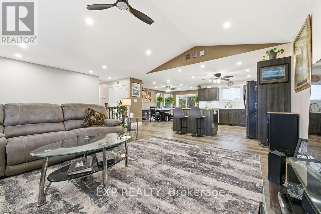 20 Riverdale Street, Whitewater Region, Ontario  K0J 2L0 - Photo 25 - X12902334