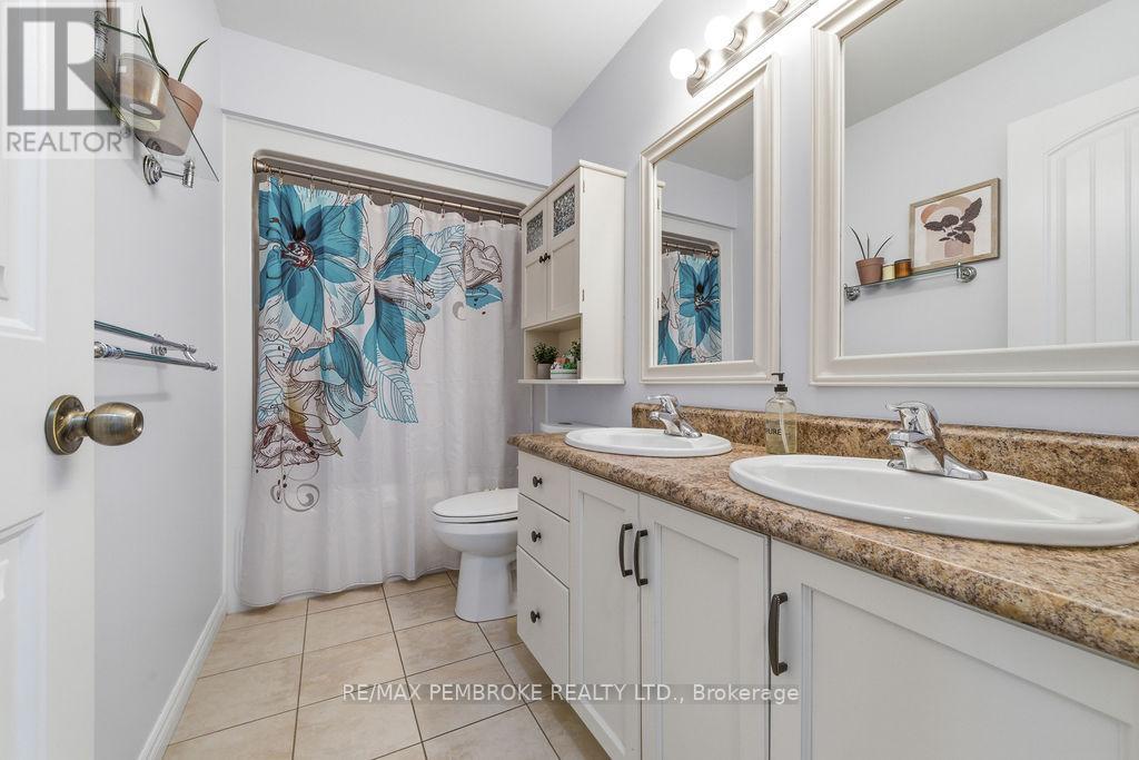 17 Greenvale Crescent, Petawawa, Ontario  K8H 3S2 - Photo 14 - X12902336