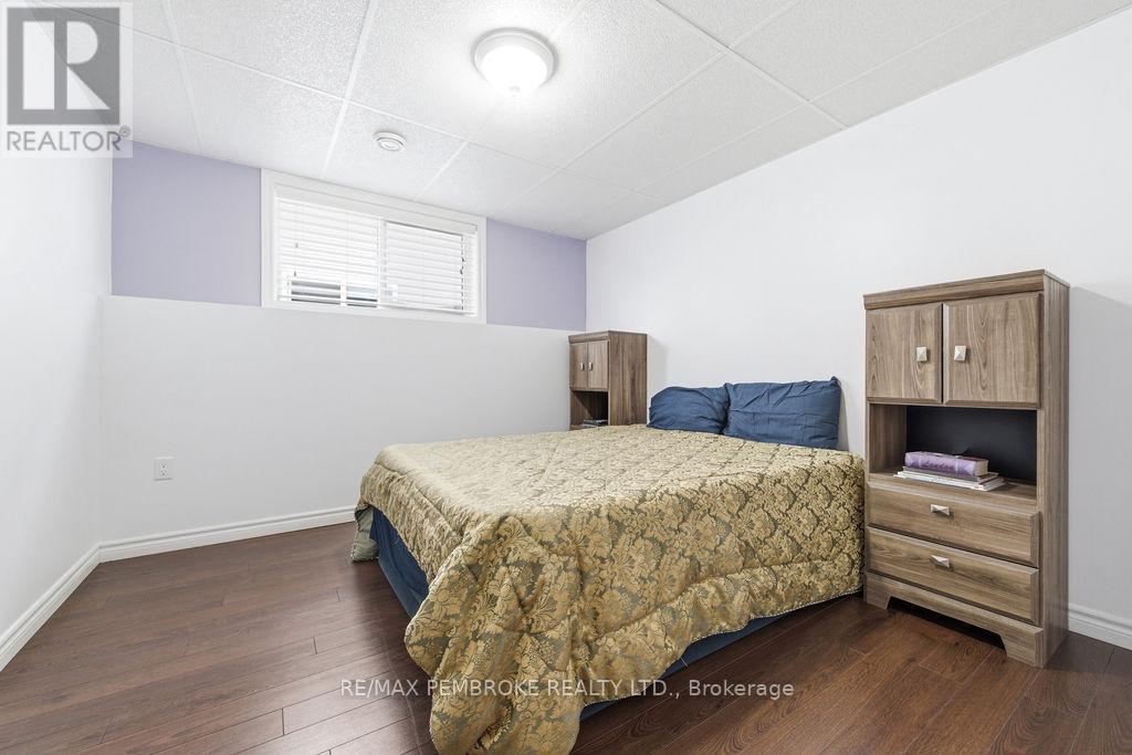 17 Greenvale Crescent, Petawawa, Ontario  K8H 3S2 - Photo 18 - X12902336