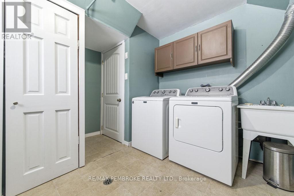 17 Greenvale Crescent, Petawawa, Ontario  K8H 3S2 - Photo 21 - X12902336