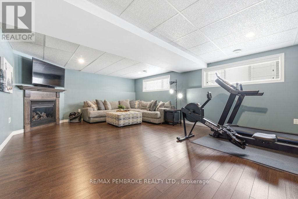 17 Greenvale Crescent, Petawawa, Ontario  K8H 3S2 - Photo 22 - X12902336