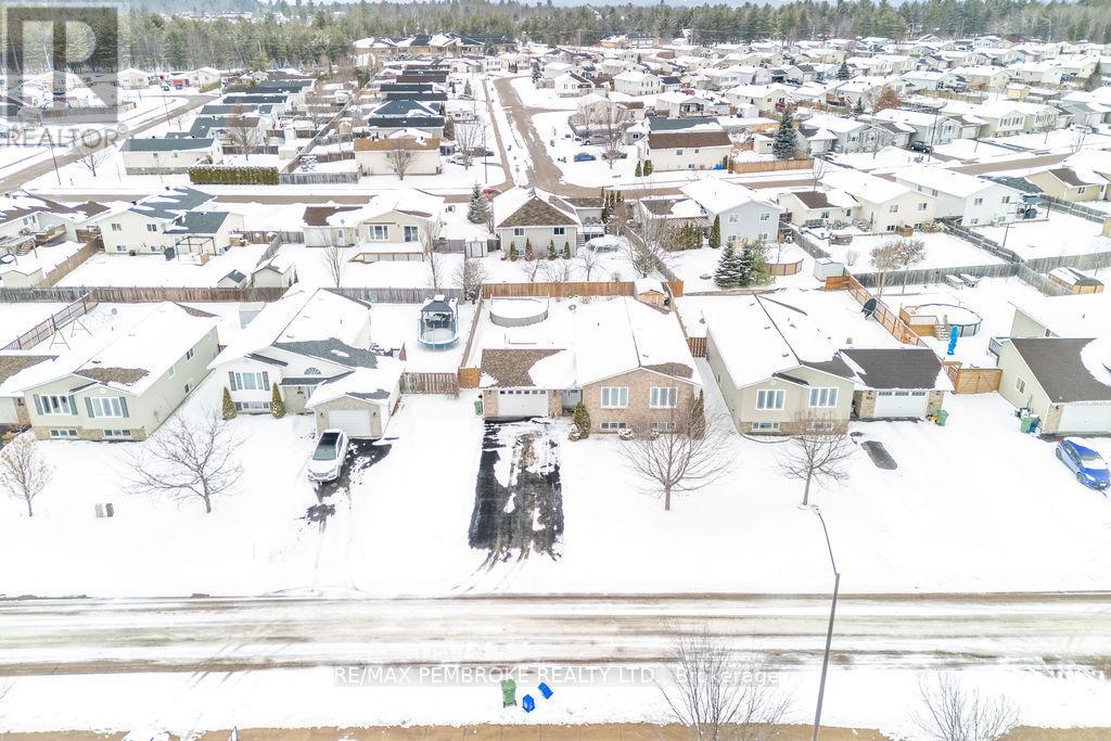 17 Greenvale Crescent, Petawawa, Ontario  K8H 3S2 - Photo 26 - X12902336