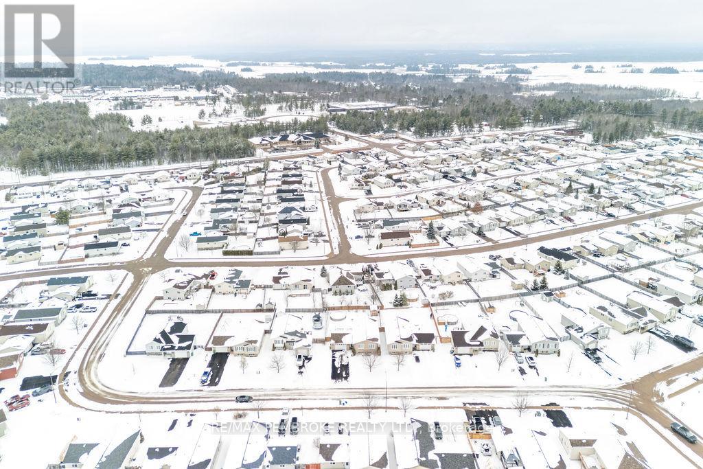 17 Greenvale Crescent, Petawawa, Ontario  K8H 3S2 - Photo 27 - X12902336