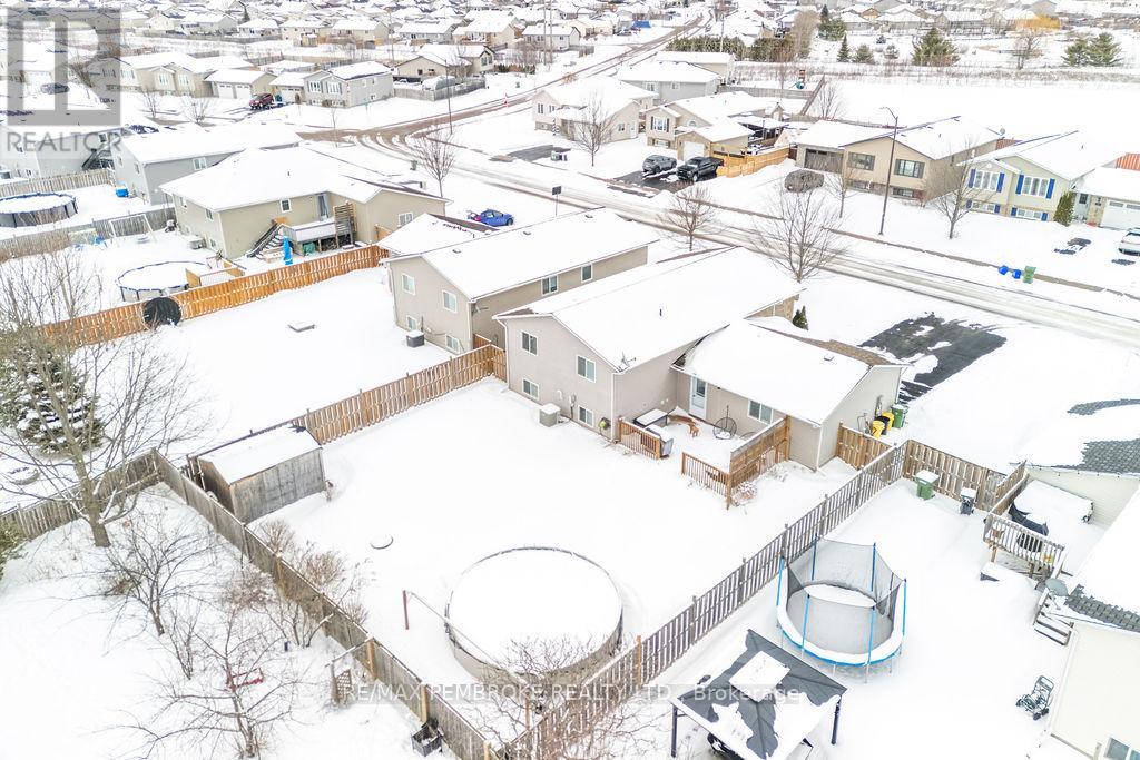 17 Greenvale Crescent, Petawawa, Ontario  K8H 3S2 - Photo 28 - X12902336