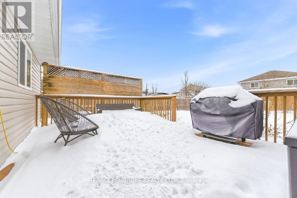 17 Greenvale Crescent, Petawawa, Ontario  K8H 3S2 - Photo 31 - X12902336