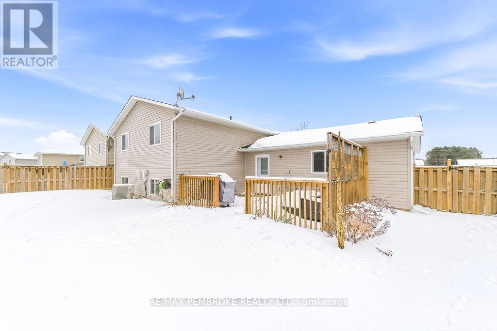 17 Greenvale Crescent, Petawawa, Ontario  K8H 3S2 - Photo 32 - X12902336