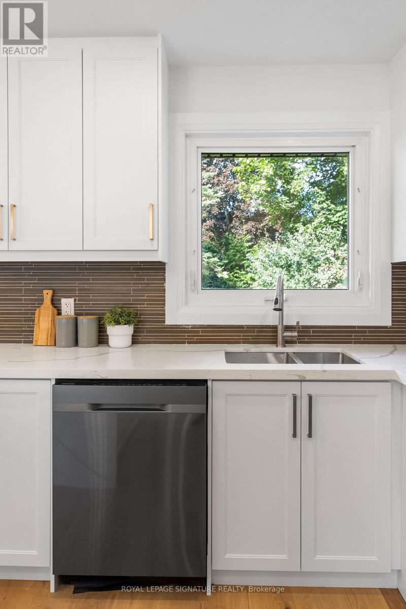 Main - 247 Kathryn Crescent, Newmarket (Central Newmarket), Ontario  L3Y 1L9 - Photo 12 - N12902308