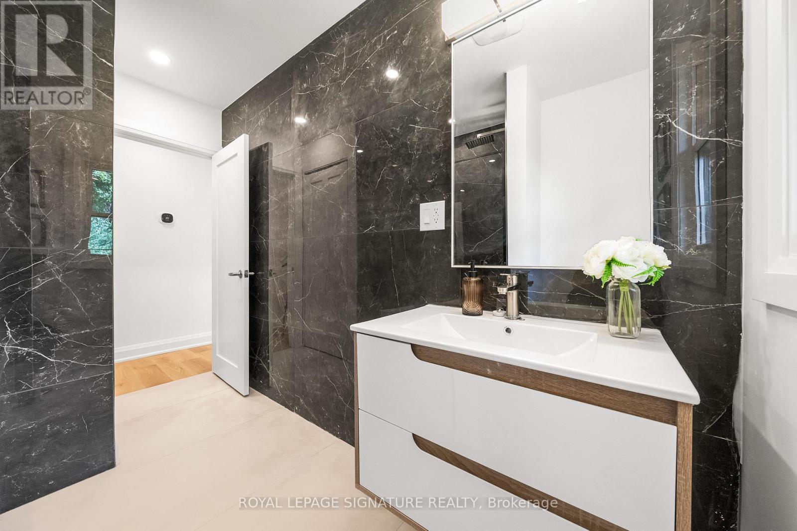 Main - 247 Kathryn Crescent, Newmarket (Central Newmarket), Ontario  L3Y 1L9 - Photo 20 - N12902308