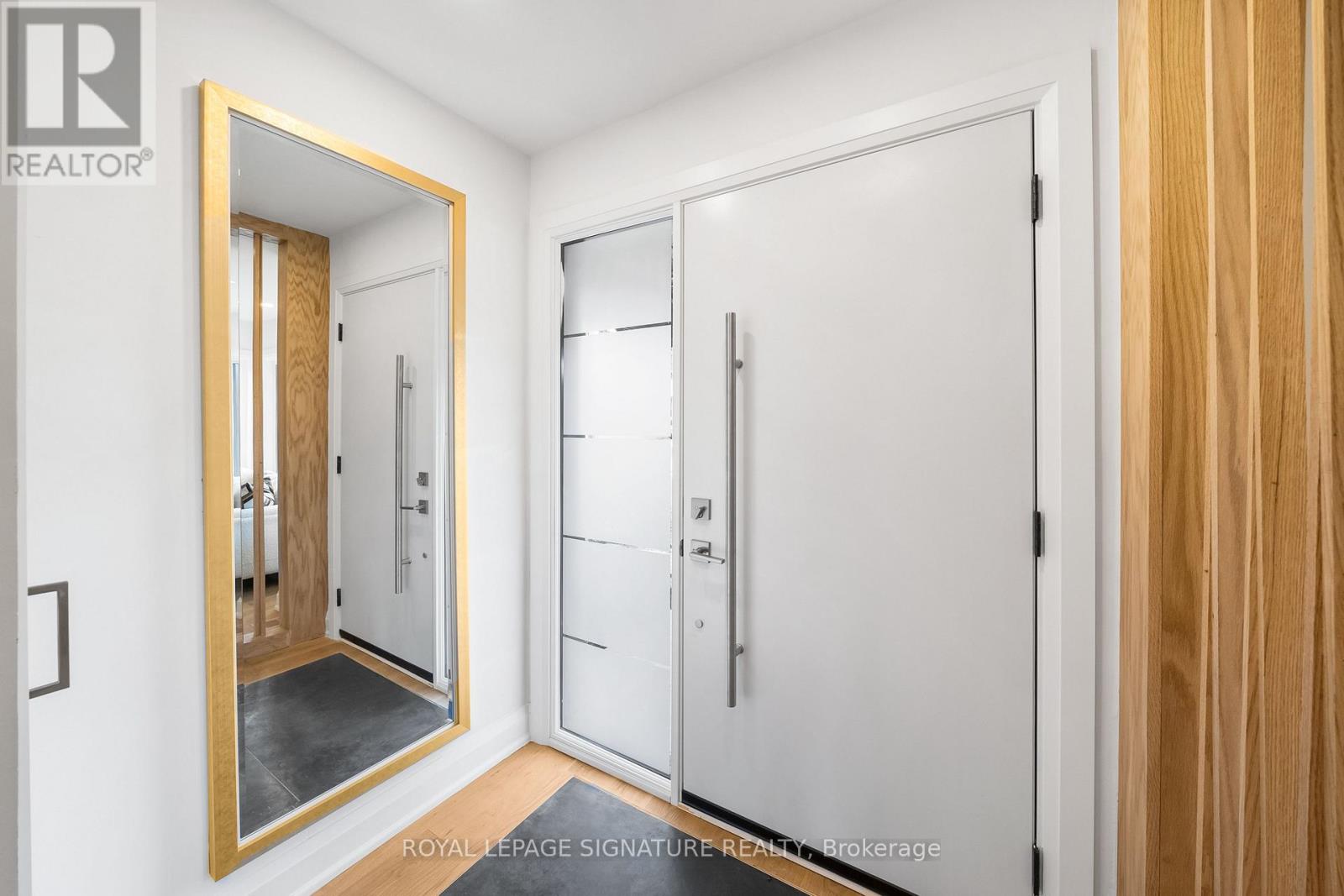 Main - 247 Kathryn Crescent, Newmarket (Central Newmarket), Ontario  L3Y 1L9 - Photo 3 - N12902308