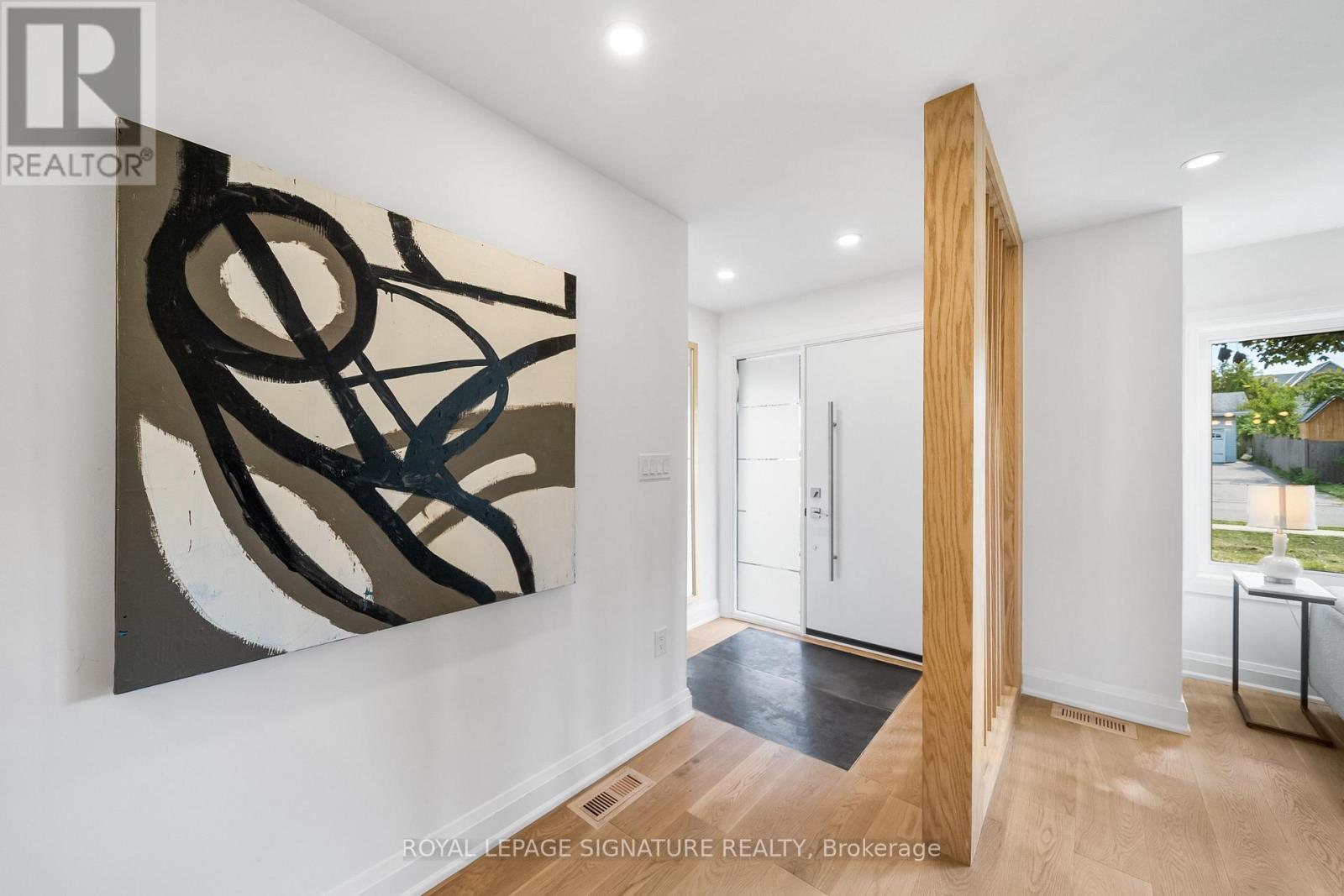 Main - 247 Kathryn Crescent, Newmarket (Central Newmarket), Ontario  L3Y 1L9 - Photo 4 - N12902308