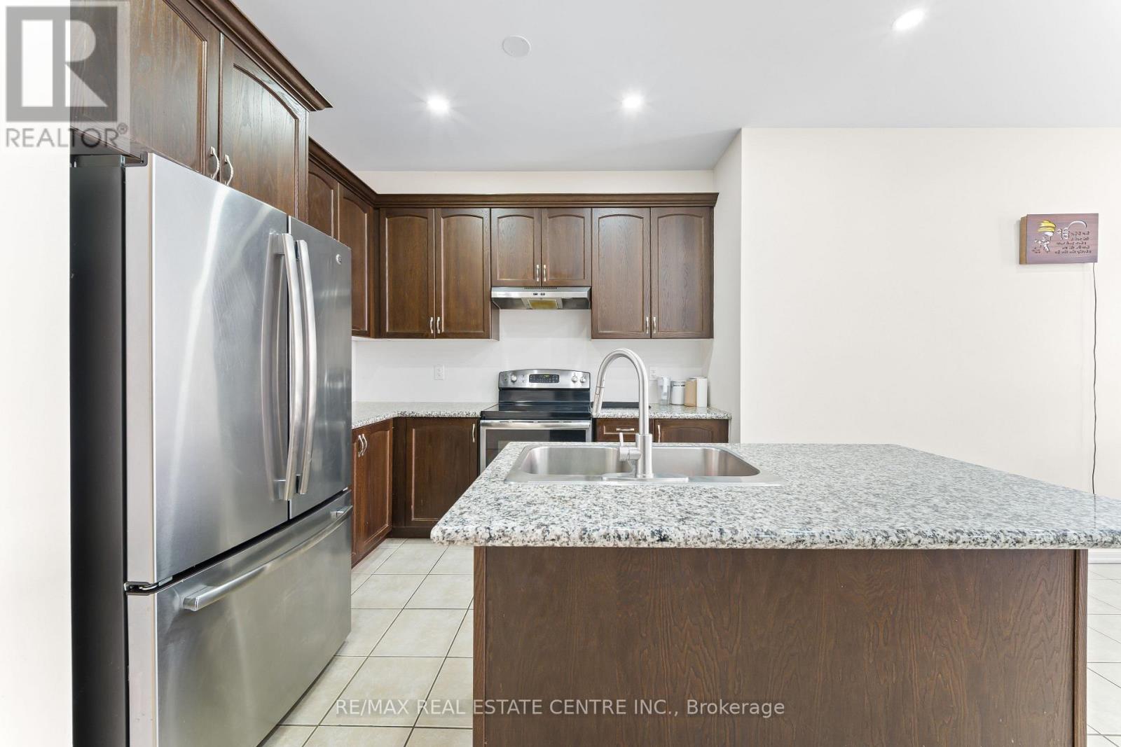 74 Ivor Crescent, Brampton, Ontario  L7A 4L7 - Photo 5 - W12902330